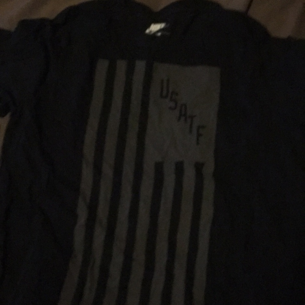 Tee shirt
